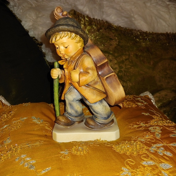 hummel Other - Hummel cello boy